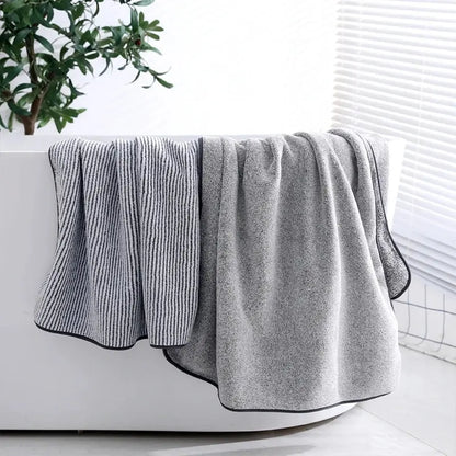 UltraPlush Towel: Serviette Épaisse Microfibre Multi-Usage